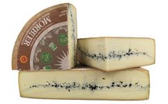 Morbier halbfester Schnittkäse aus Rohmilch mit Asche-Schicht