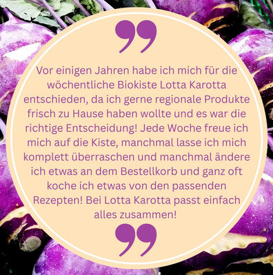 KI generiert: Kohlrabi mit Text über Zufriedenheit mit der Biokiste „Lotta Karotta“.