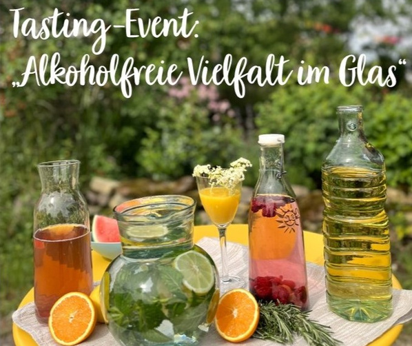 KI generiert: Verschiedene bunte Getränke in Gläsern auf einem Tisch. Text: "Tasting-Event. Alkoholfreie Vielfalt im Glas".