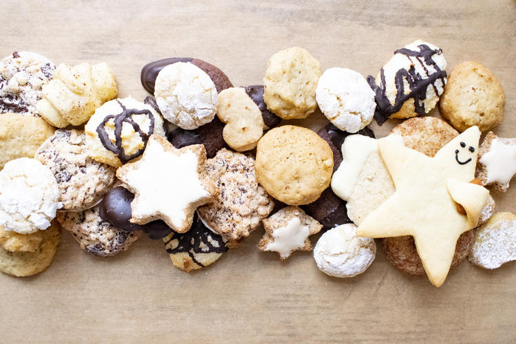 Verschiedene Weihnachsplätzchen und Kekse