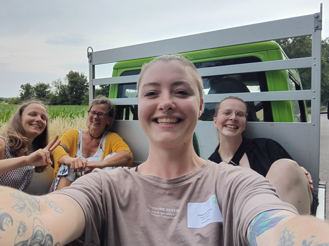 Selfie auf dem Autoanhänger bei Lohmanns