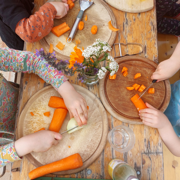 Gemeinsam Gemüse schnibblen und kochen