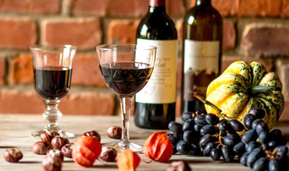 Rotwein im Herbst