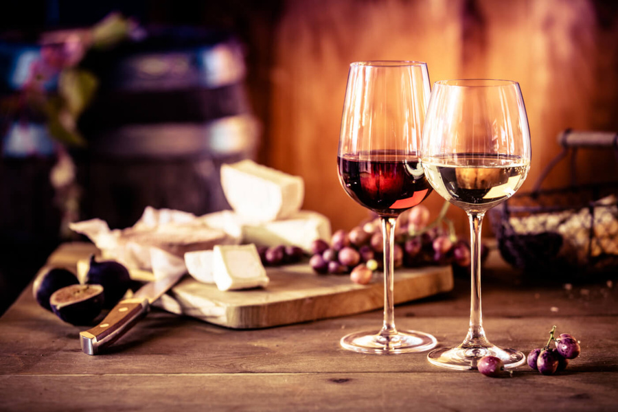 Käse und feine Weine zum Fest