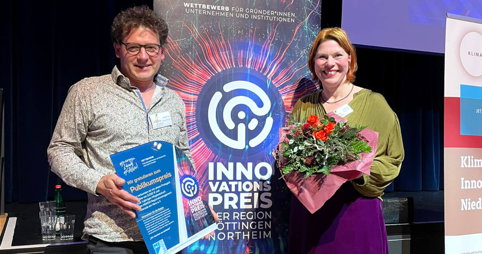 Andi Backfisch und Katrin Schlick mit dem Innovationspreis