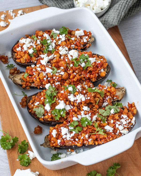 Produktfoto zu Gefüllte Aubergine mit Dinkelreis