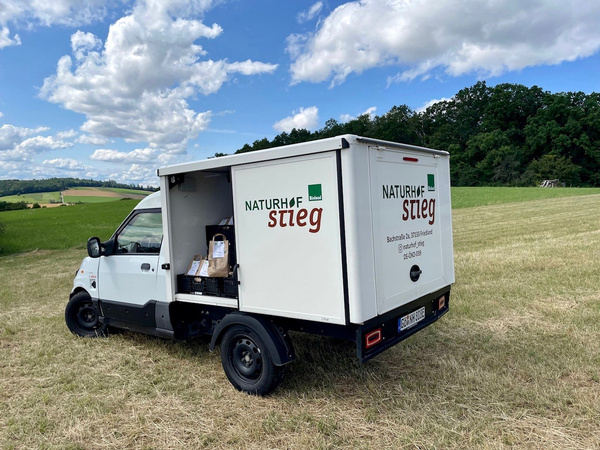 elektrisches Lieferfahrzeug von Naturhof Stieg