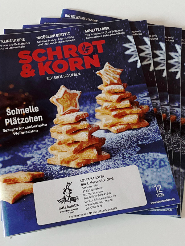 KI generiert: Das Bild zeigt ein Magazin mit dem Titel "Schrot & Korn", auf dessen Cover festliche Kekse in Sternform abgebildet sind. Es wird mit Rezepten für die Weihnachtszeit beworben.