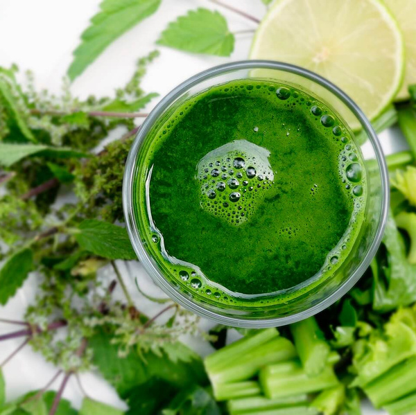 Grüner Smoothie mit Sellerie